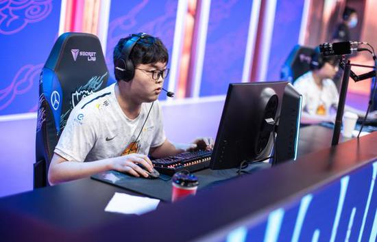 美军在洛杉矶部署海军陆战队引发宪政争议